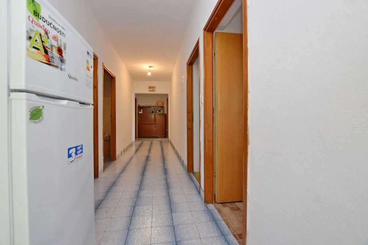 Apartment And Rooms Mila Seline