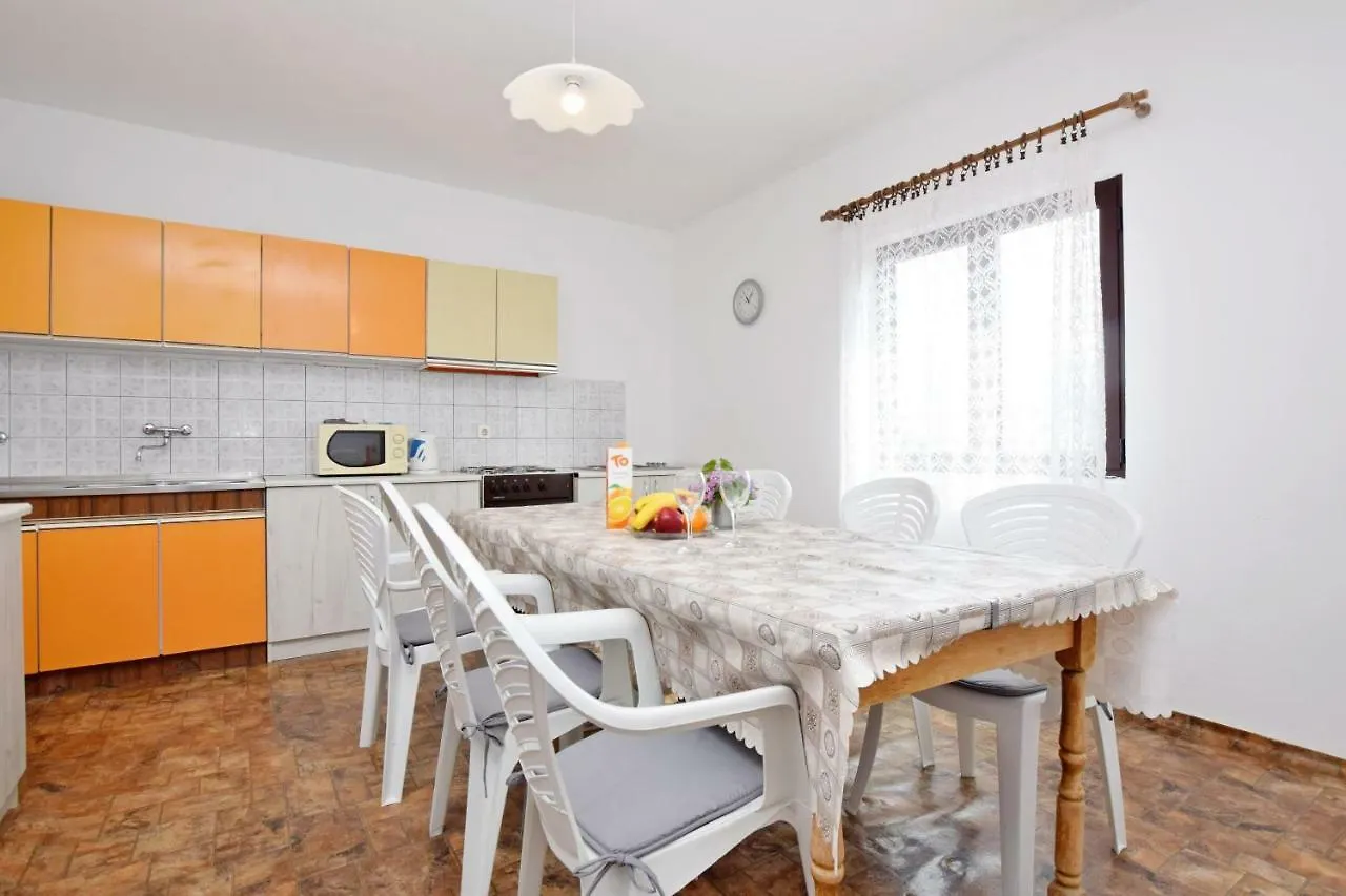 Apartment And Rooms Mila Seline