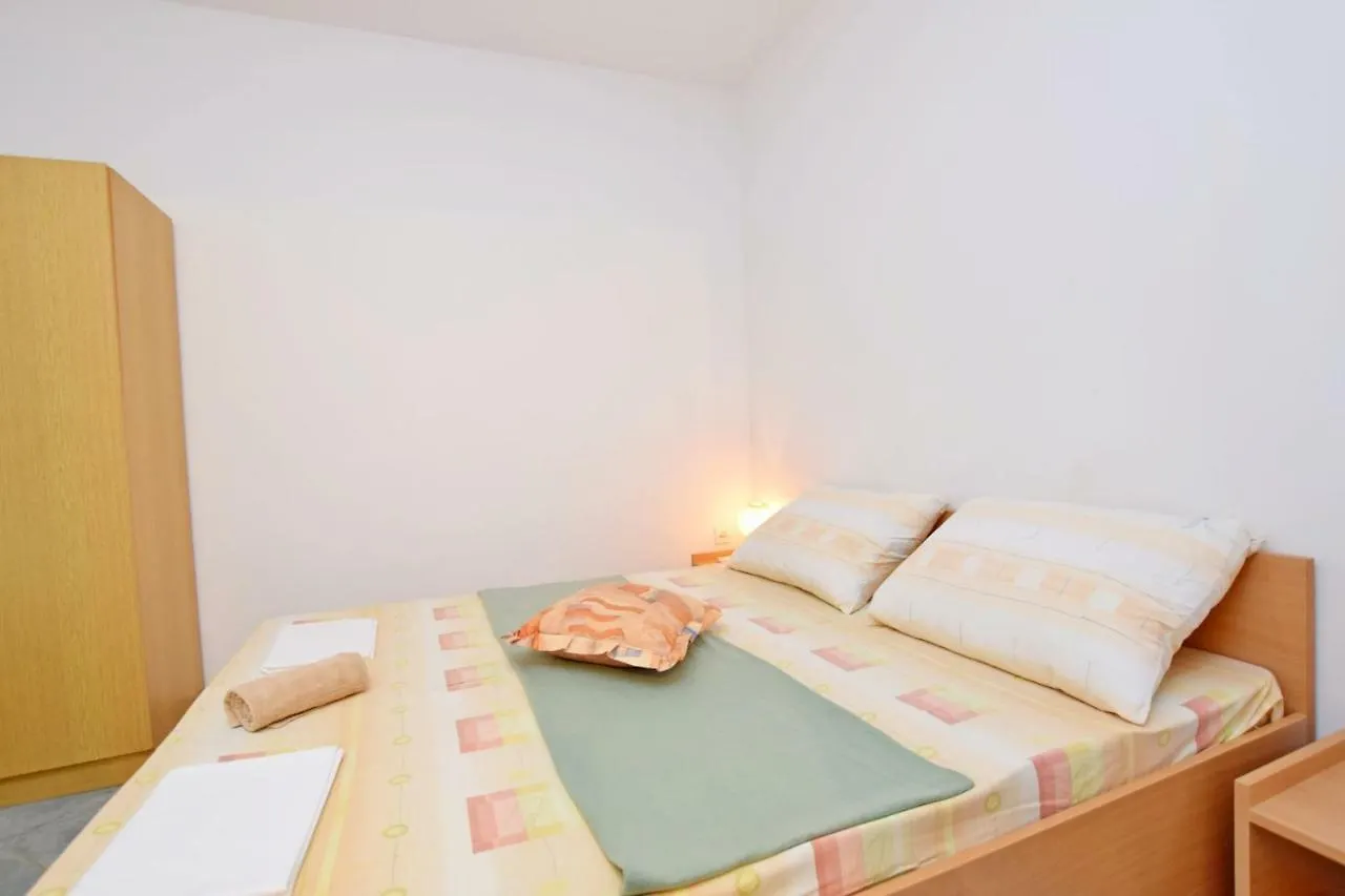 Apartment And Rooms Mila Seline