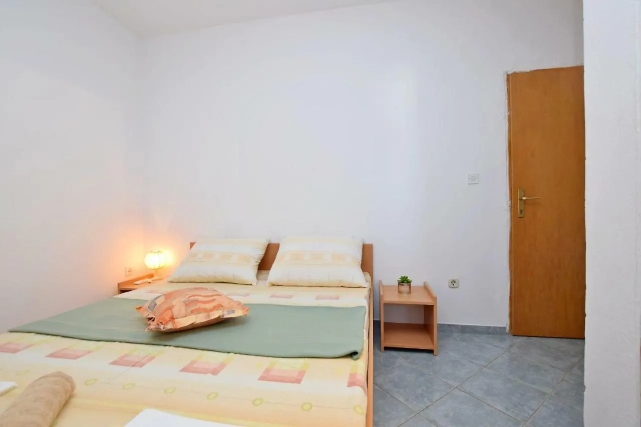 Apartment And Rooms Mila Seline