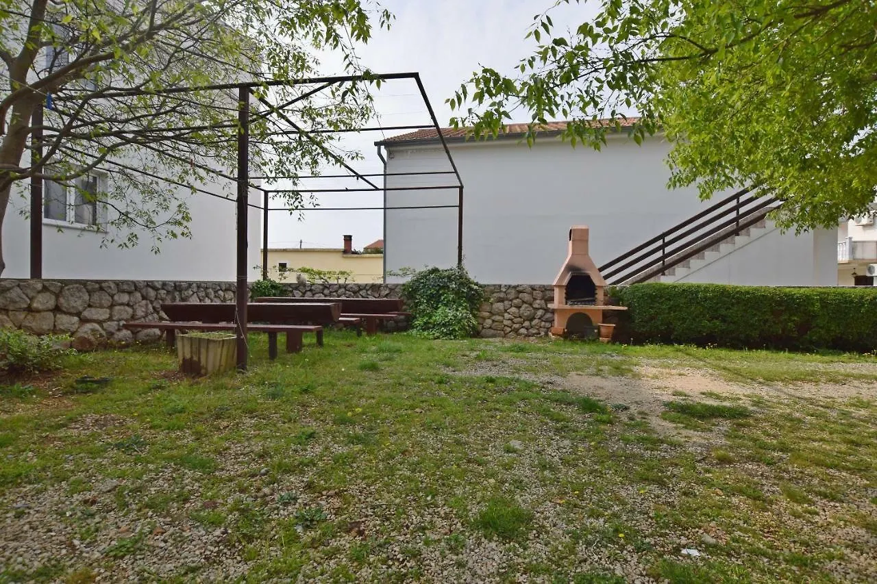 Apartment And Rooms Mila Seline