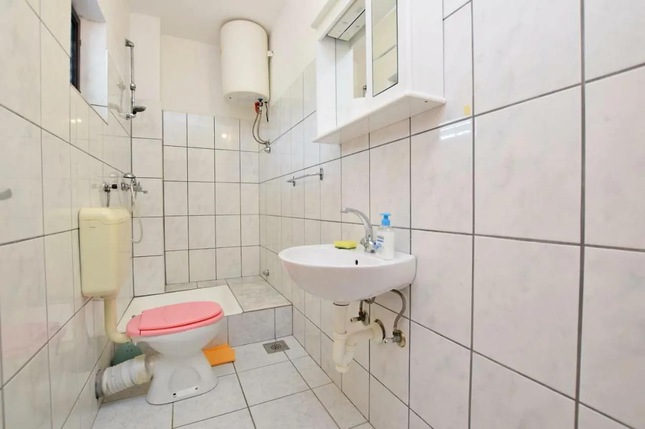 Apartment And Rooms Mila Seline